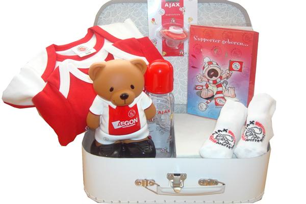 kraamkoffer-kraamkado-voetbal-ajax-baby1.jpg